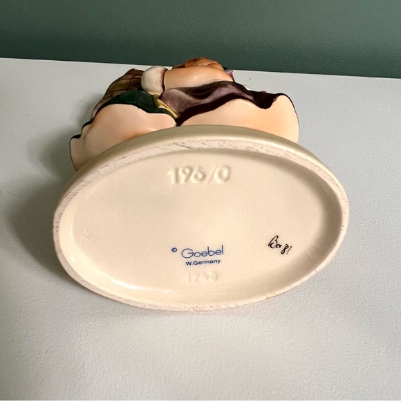 Vintage Goebel Hummel Figurine “Telling Her Secret” #196/0 - 1948 - 5” - Picture 5 of 7